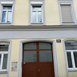  Appartamento Cozy 8-person In Located At Haberlgasse 82 N1 Austria